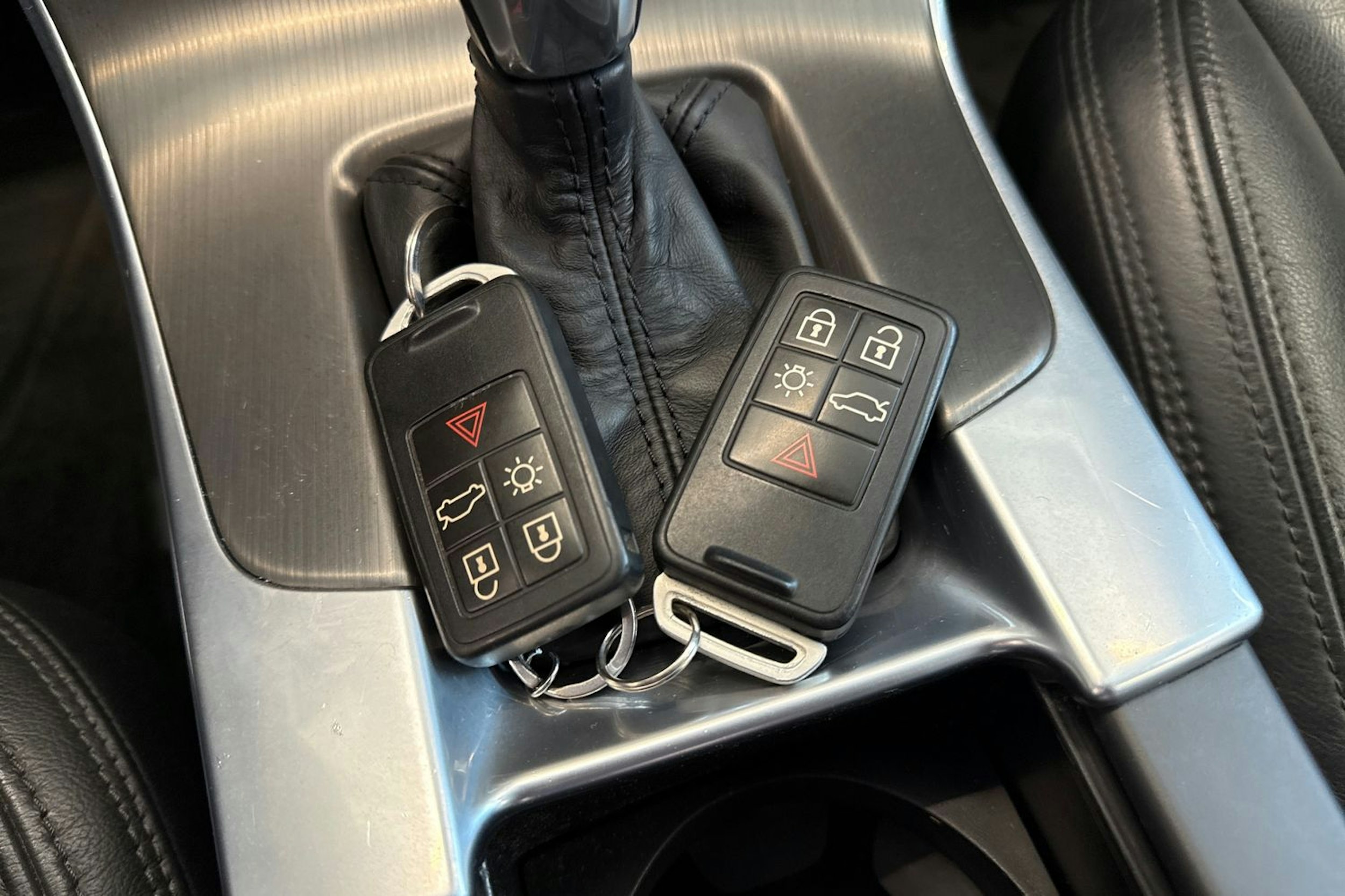 musta Volvo V60 2013 kuva 25.