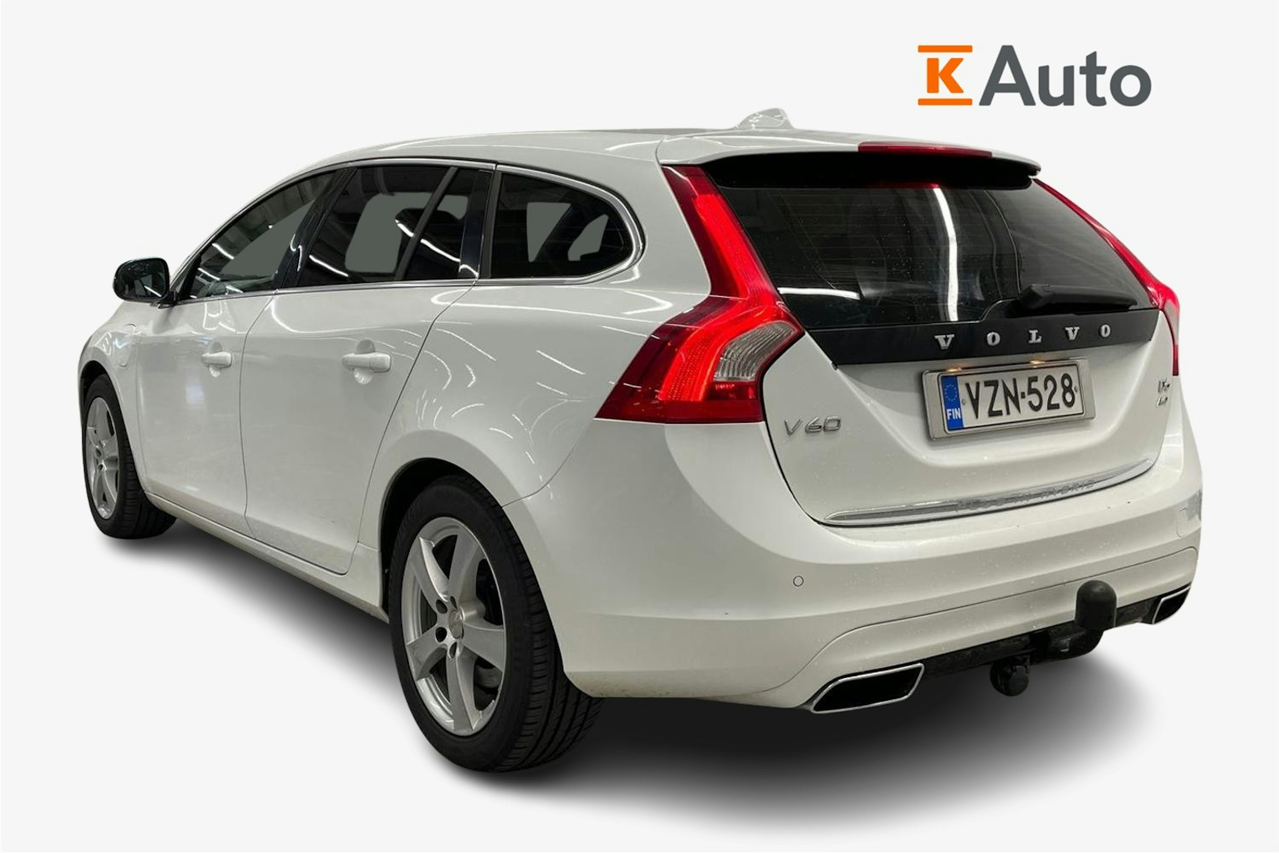Valkoinen Volvo V60 2013 kuva 2.