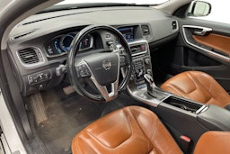Valkoinen Volvo V60 2013 kuva 6.