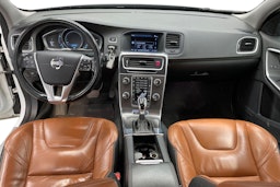Valkoinen Volvo V60 2013 kuva 7.