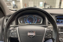 Valkoinen Volvo V60 2013 kuva 15.