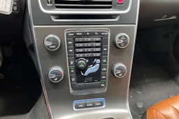 Valkoinen Volvo V60 2013 kuva 17.
