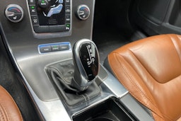 Valkoinen Volvo V60 2013 kuva 18.