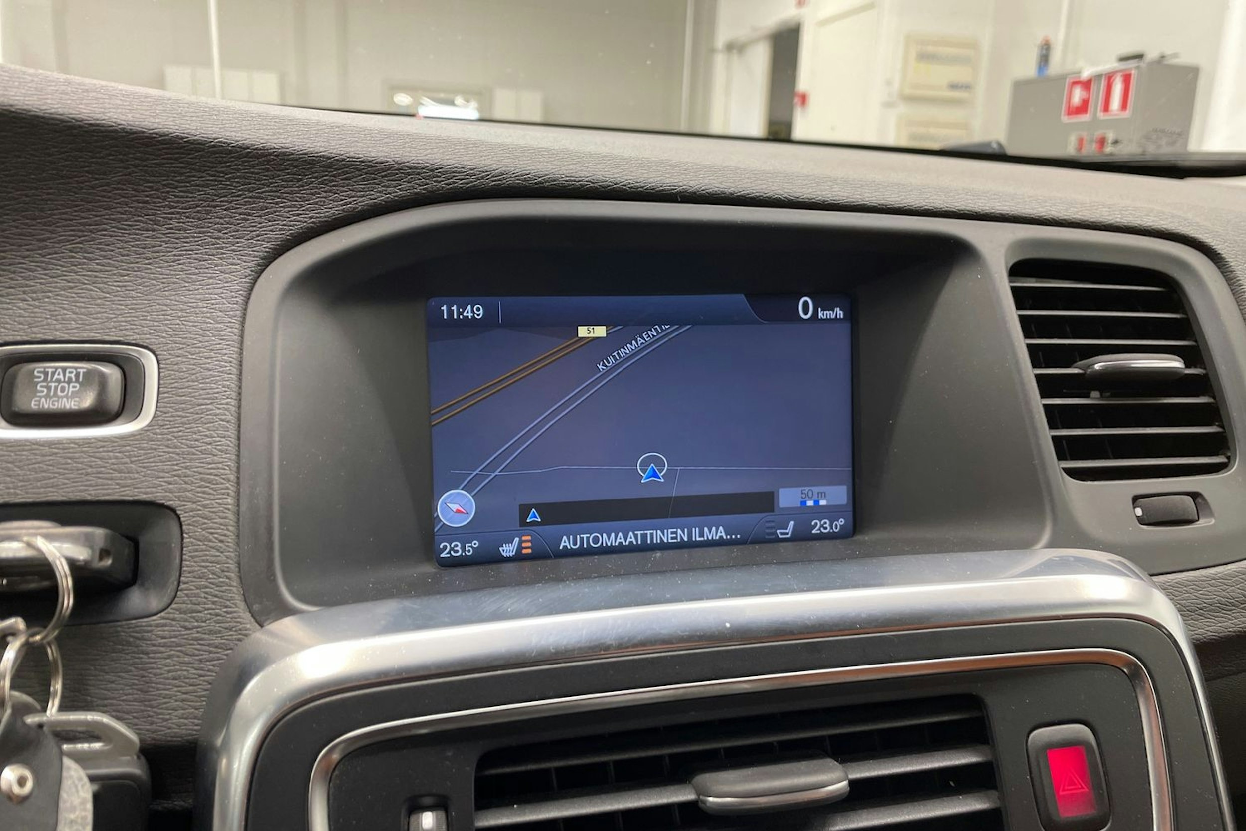 Valkoinen Volvo V60 2013 kuva 20.