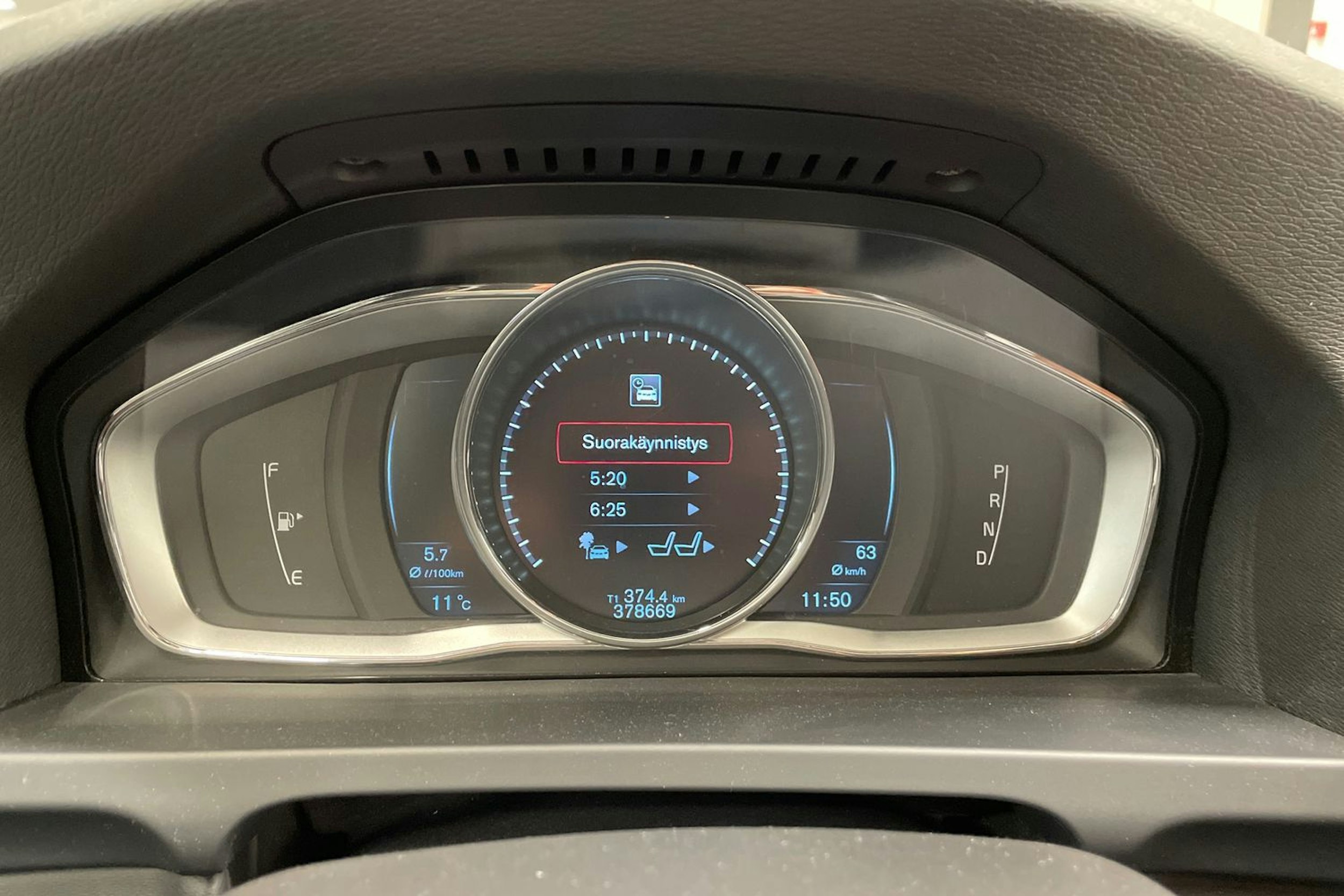 Valkoinen Volvo V60 2013 kuva 21.