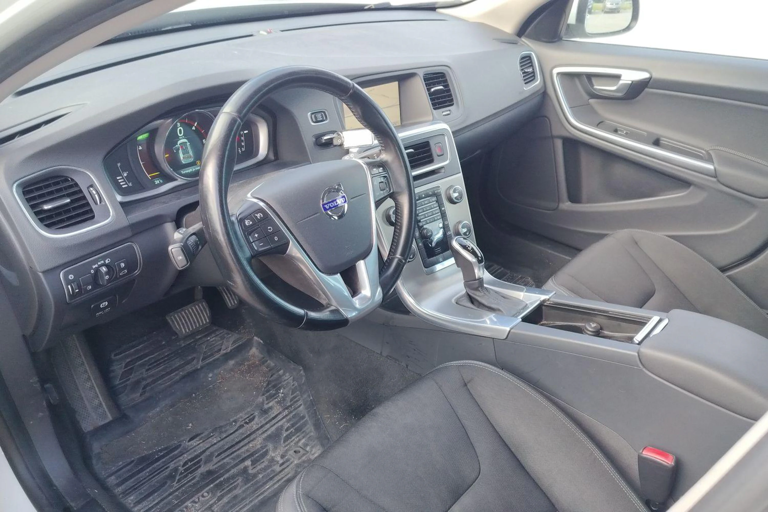 valkoinen Volvo V60 2013 kuva 3.