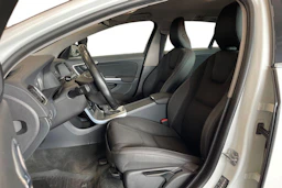 valkoinen Volvo V60 2013 kuva 6.