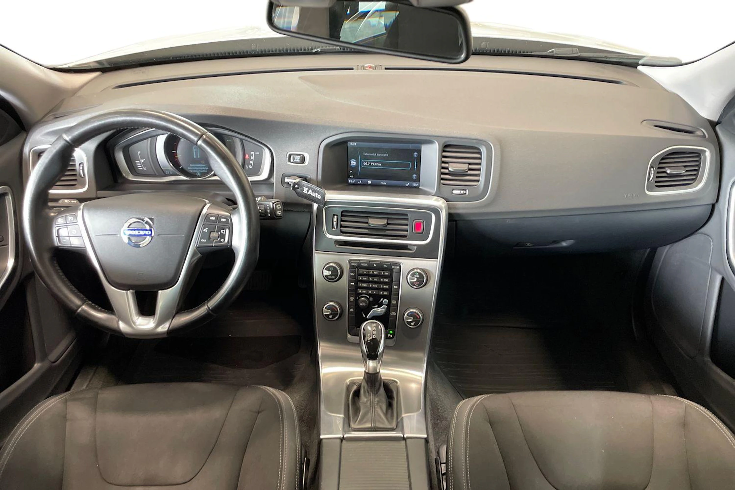 valkoinen Volvo V60 2013 kuva 7.