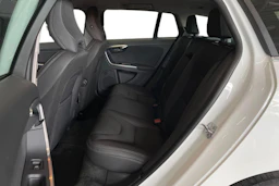 valkoinen Volvo V60 2013 kuva 8.