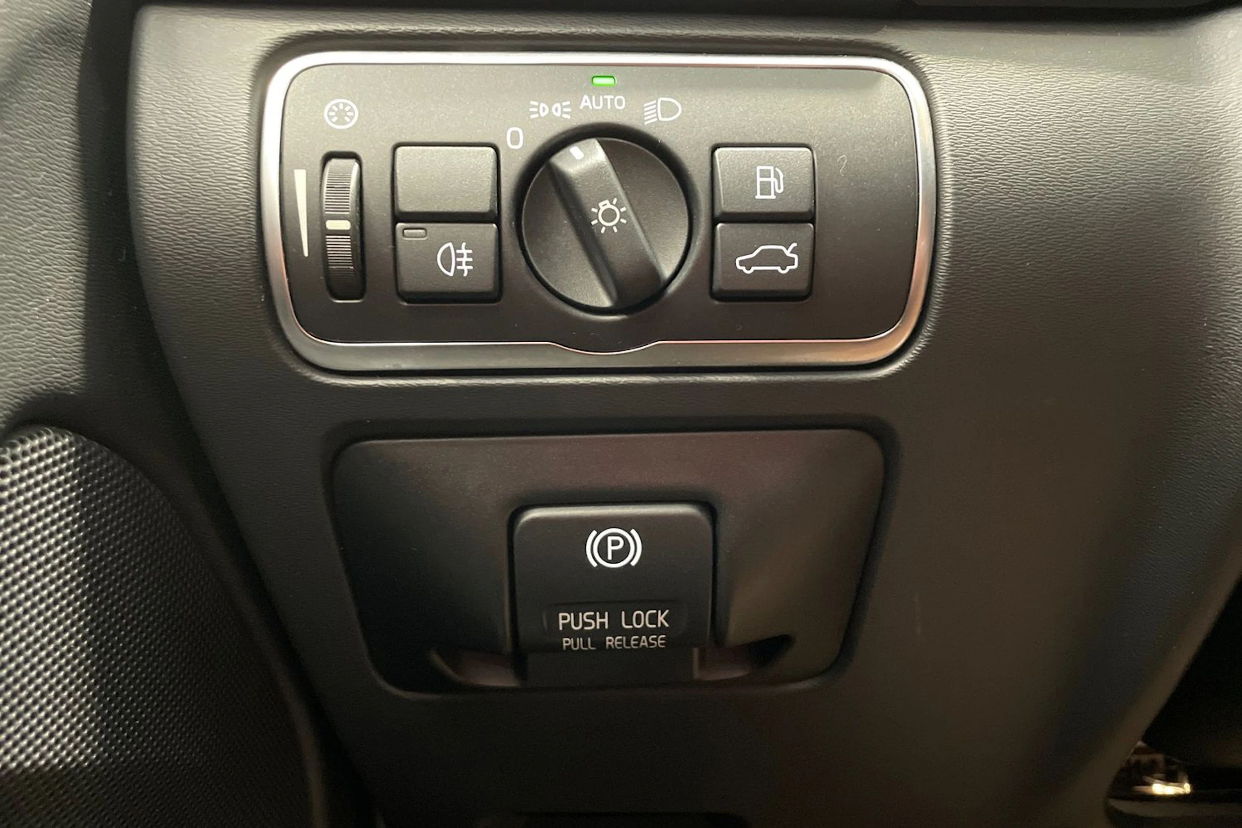 valkoinen Volvo V60 2013 kuva 15.
