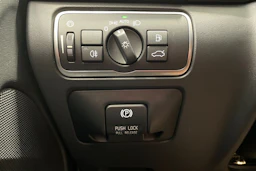 valkoinen Volvo V60 2013 kuva 15.