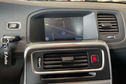 valkoinen Volvo V60 2013 kuva 20.