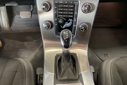 valkoinen Volvo V60 2013 kuva 23.