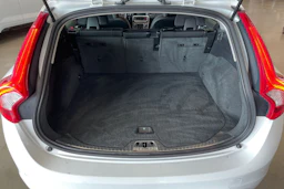 valkoinen Volvo V60 2013 kuva 24.