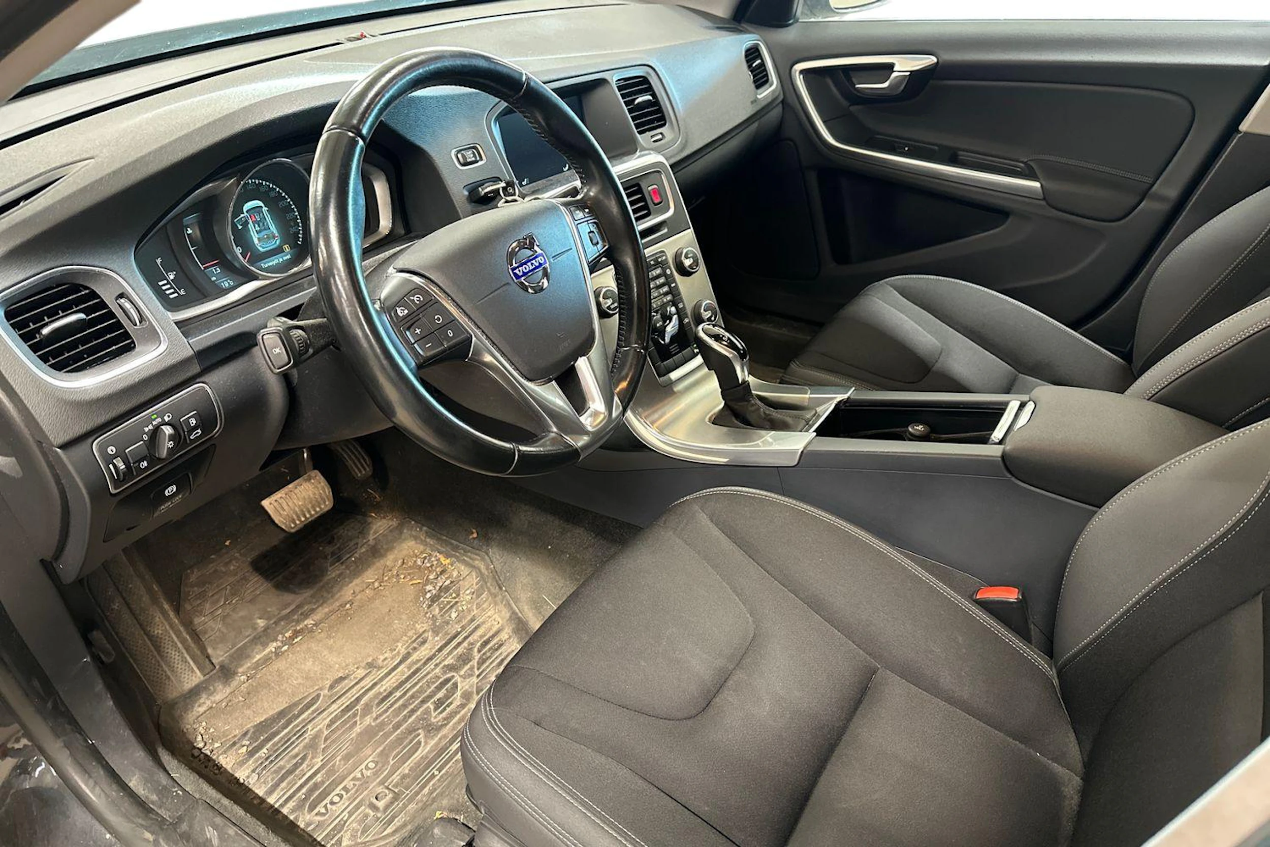 harmaa Volvo V60 2014 kuva 3.