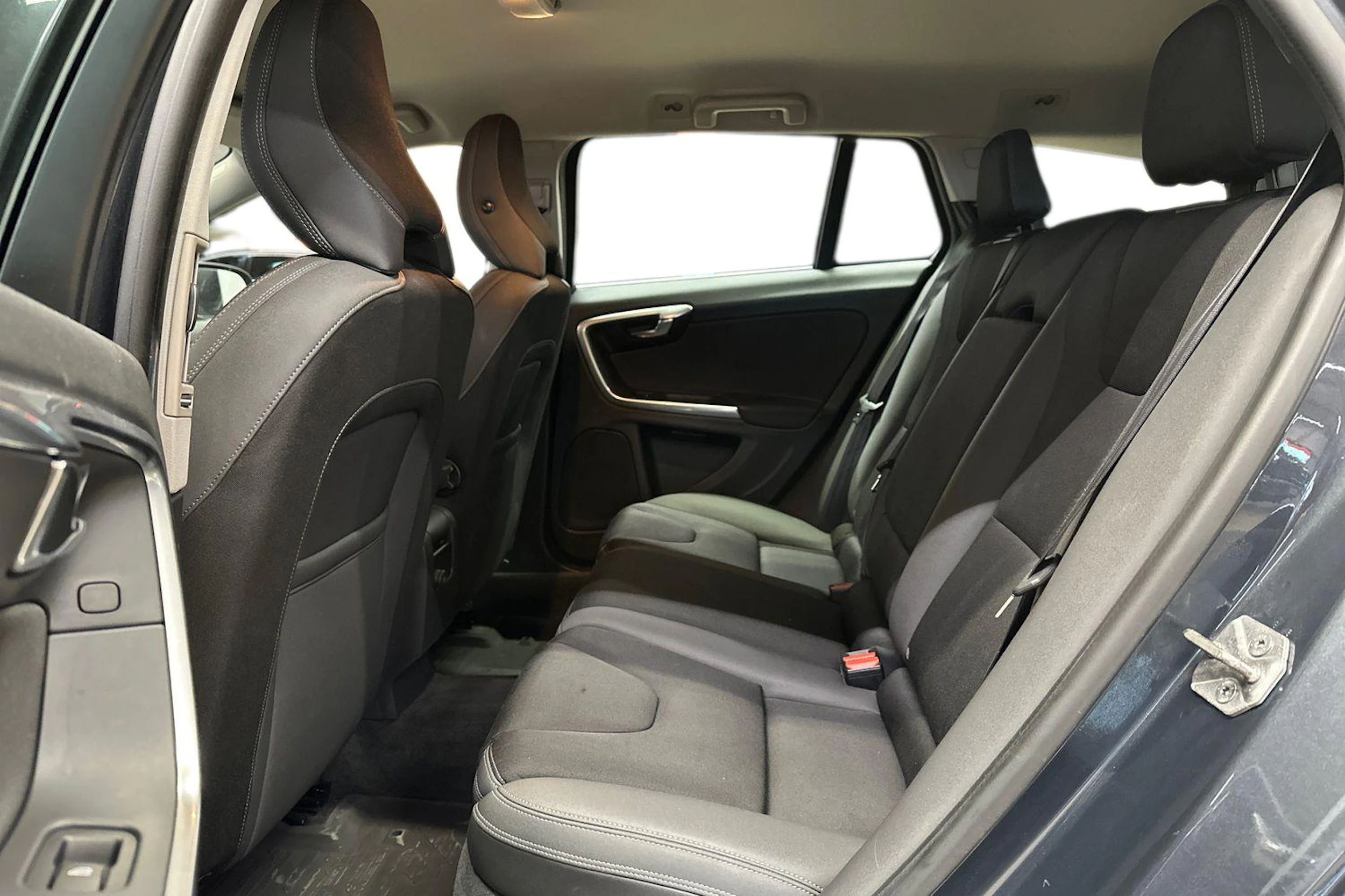 harmaa Volvo V60 2014 kuva 11.