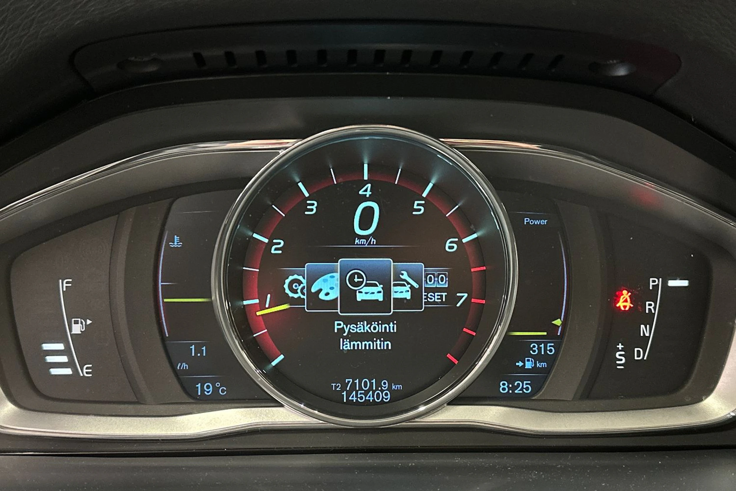 harmaa Volvo V60 2014 kuva 24.