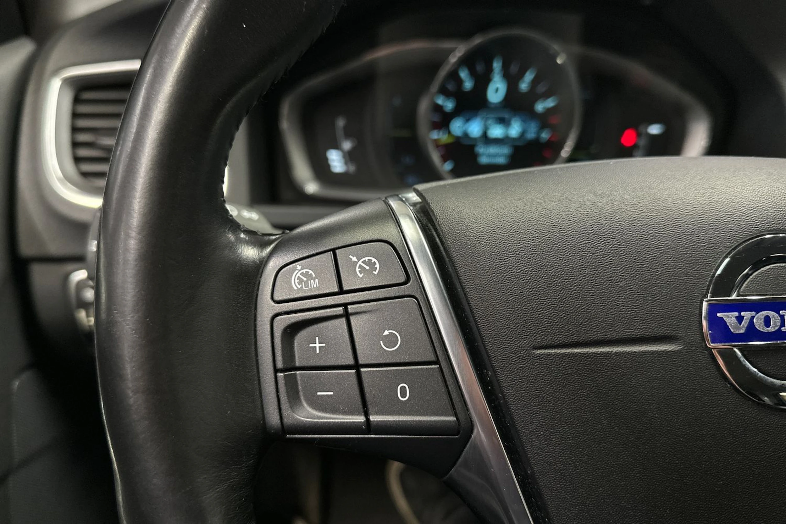 harmaa Volvo V60 2014 kuva 25.