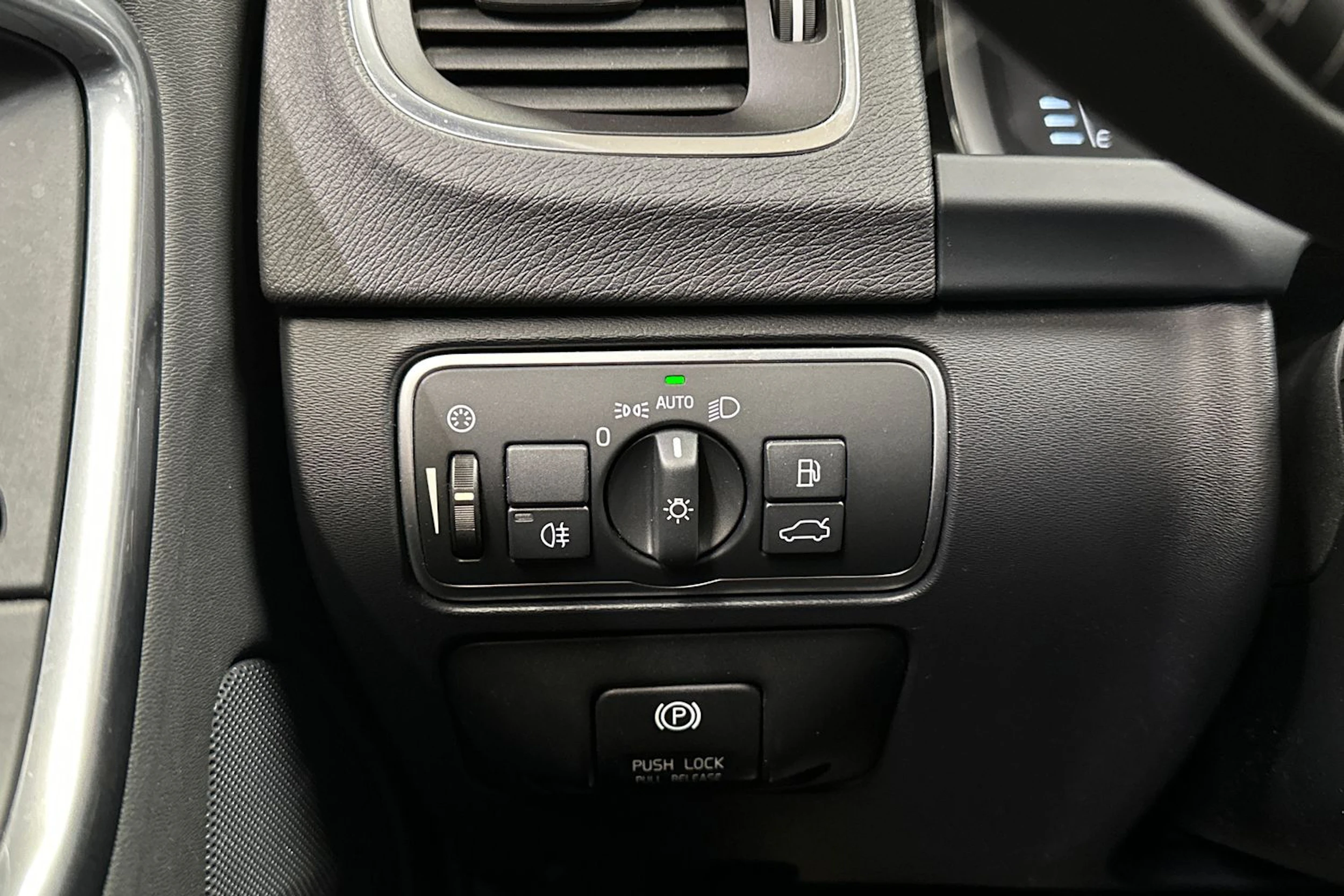 harmaa Volvo V60 2014 kuva 27.