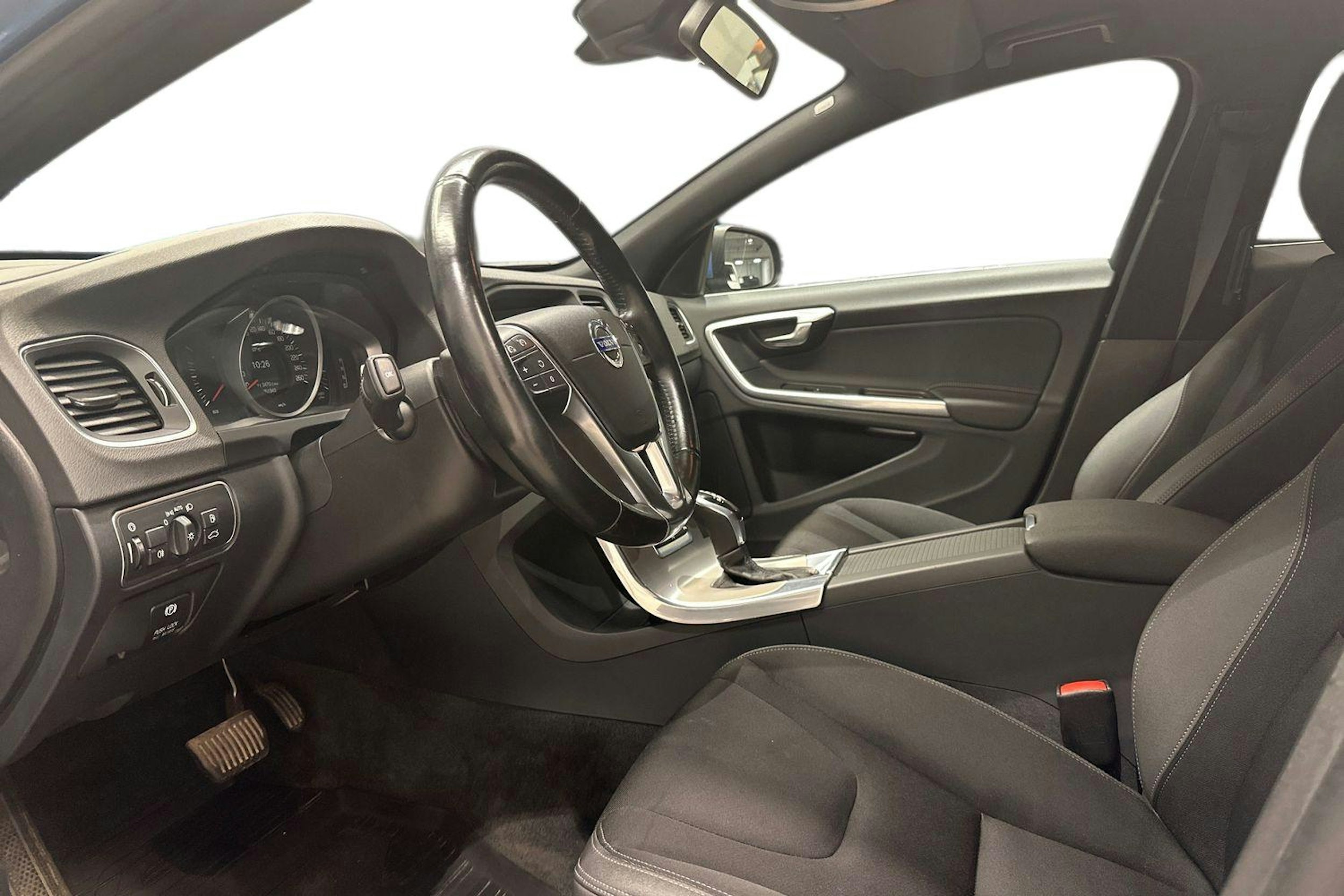 sininen Volvo V60 2014 kuva 7.