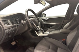 sininen Volvo V60 2014 kuva 7.