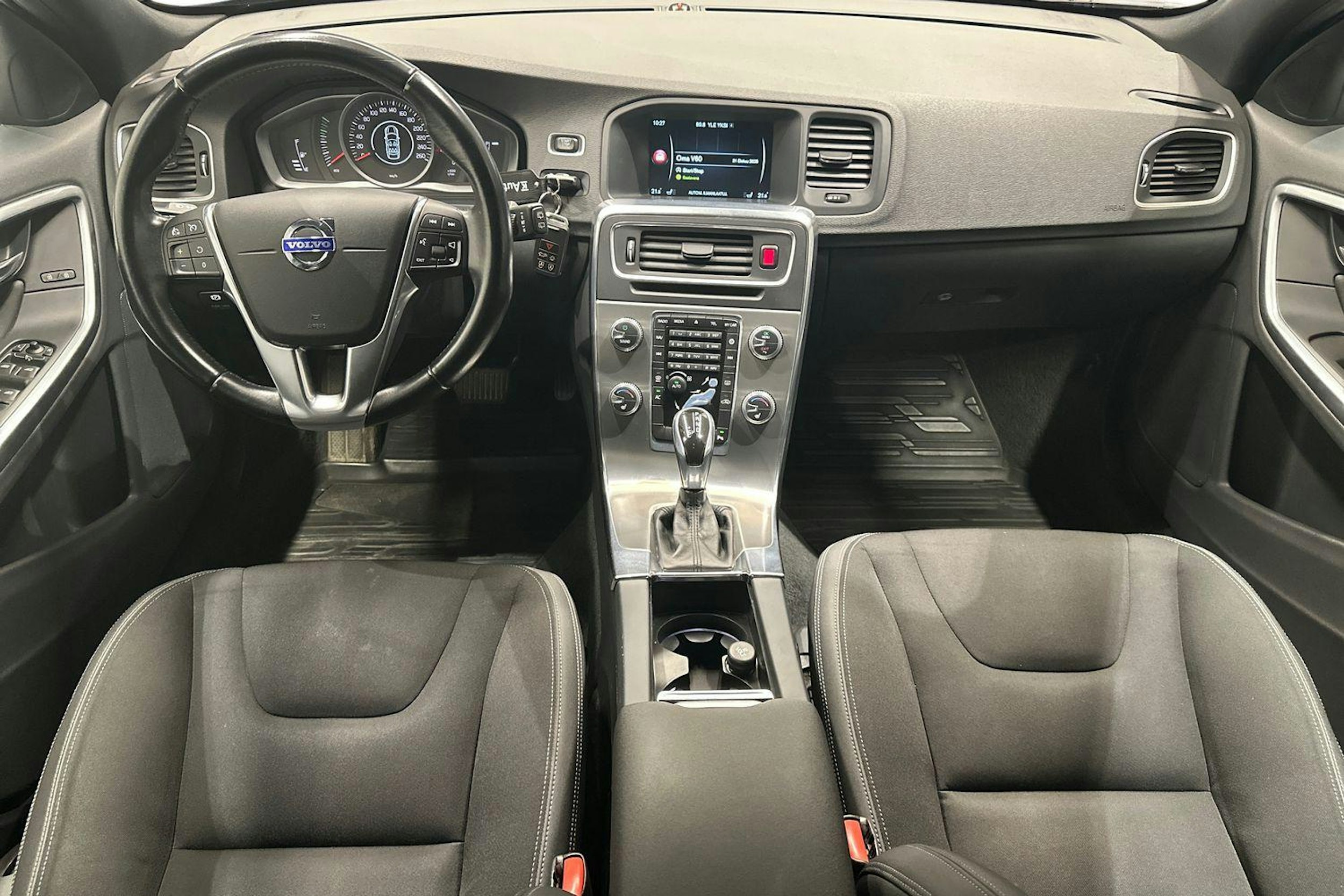 sininen Volvo V60 2014 kuva 9.