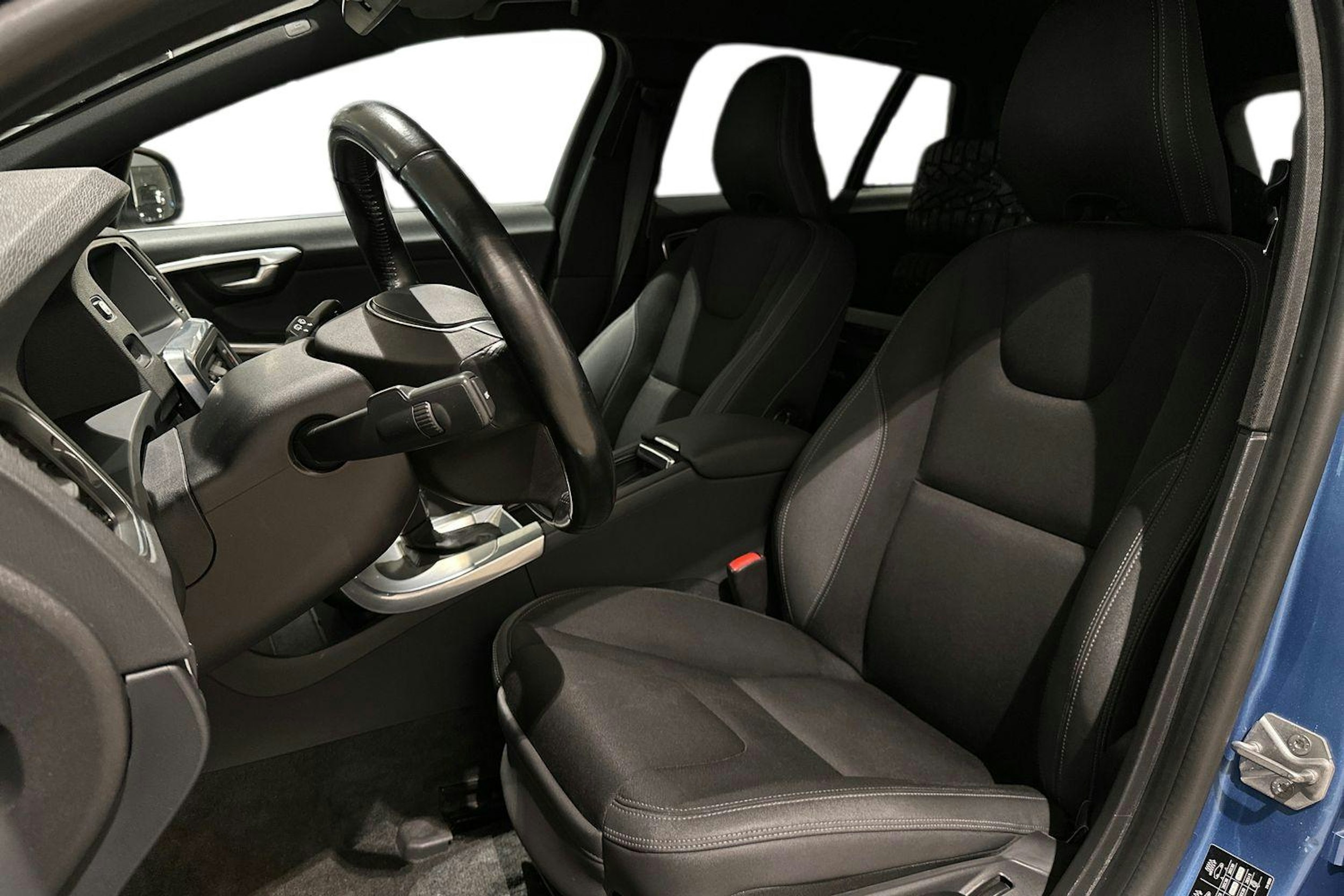sininen Volvo V60 2014 kuva 10.