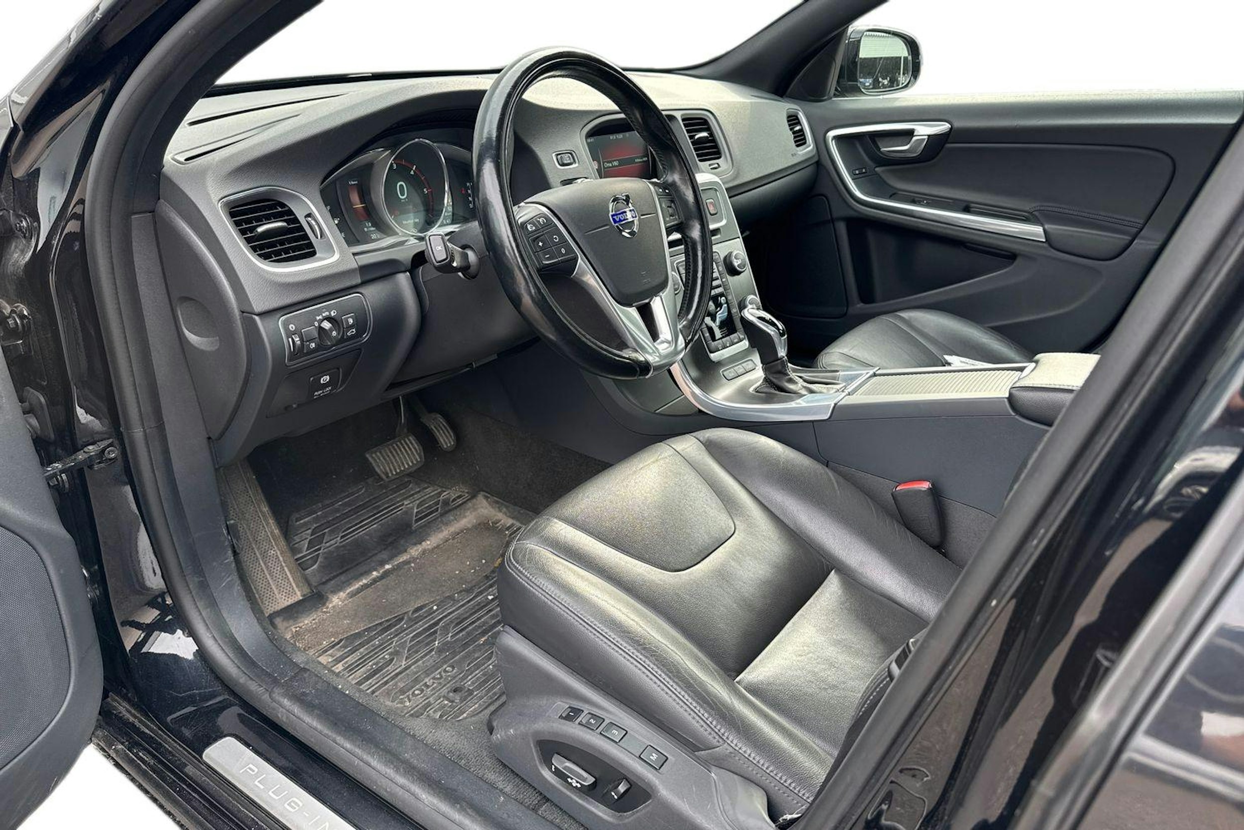 musta Volvo V60 2014 kuva 3.