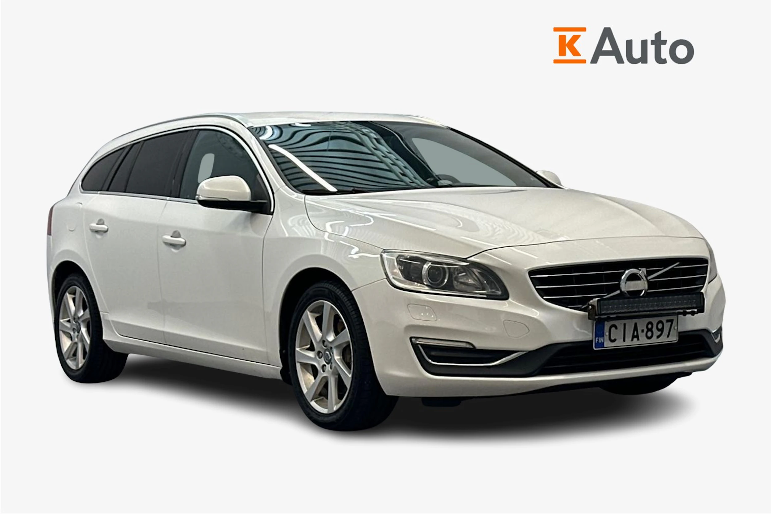 valkoinen Volvo V60 2014 kuva 1.