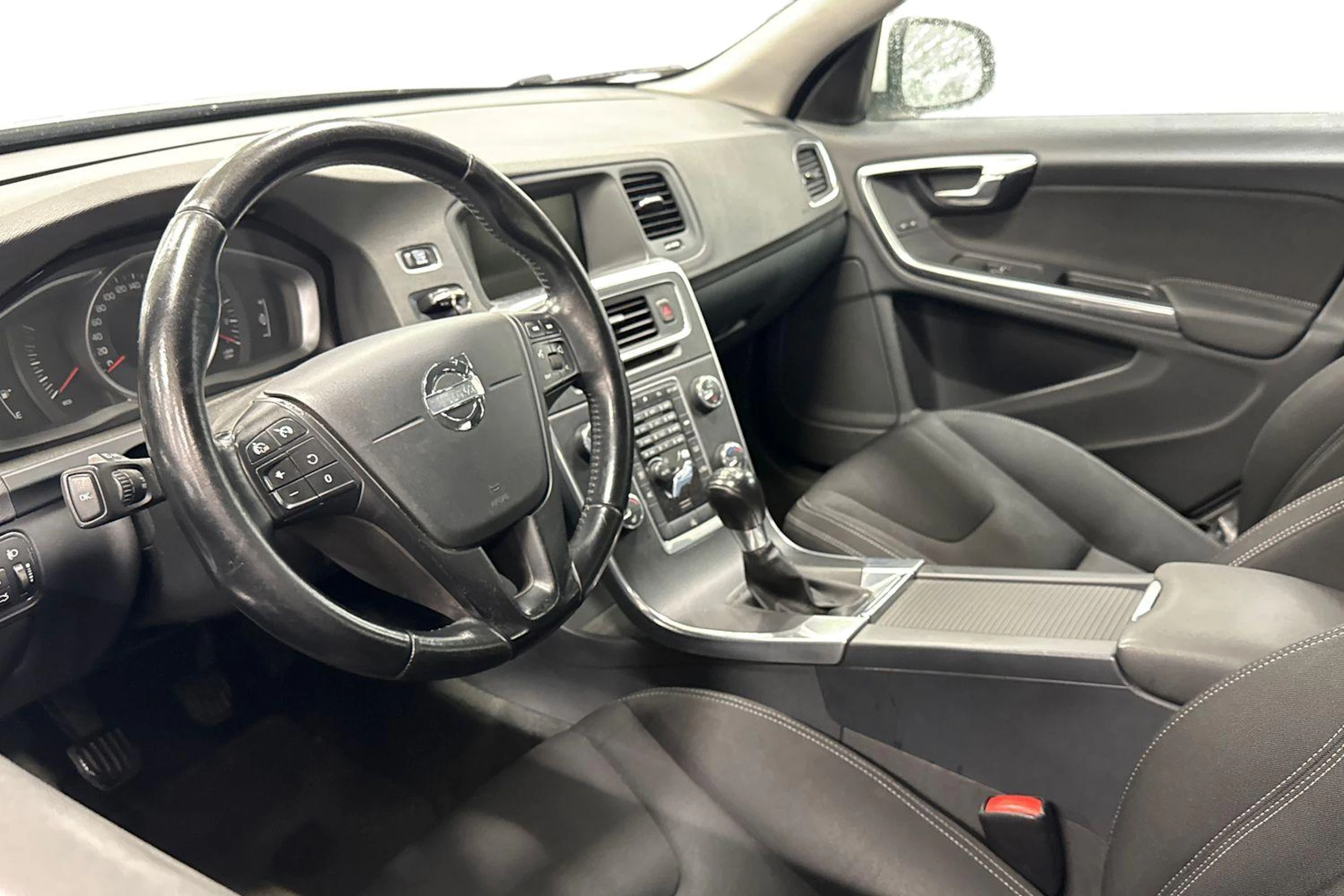 valkoinen Volvo V60 2014 kuva 3.