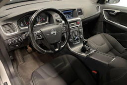 valkoinen Volvo V60 2014 kuva 6.