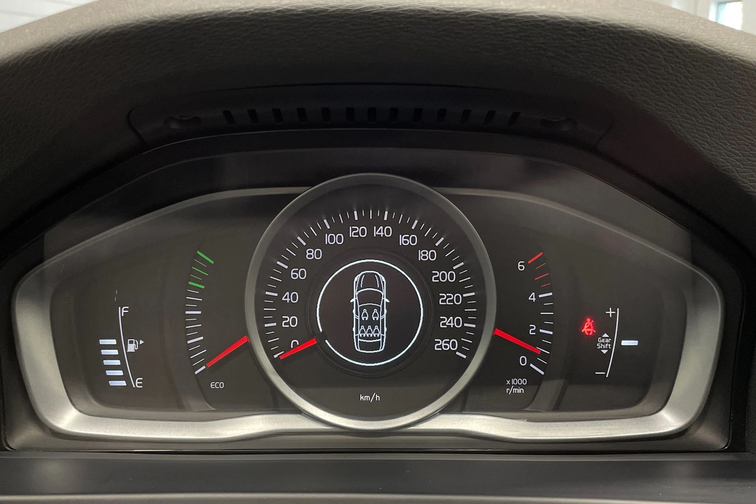 valkoinen Volvo V60 2014 kuva 13.