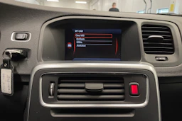 valkoinen Volvo V60 2014 kuva 14.