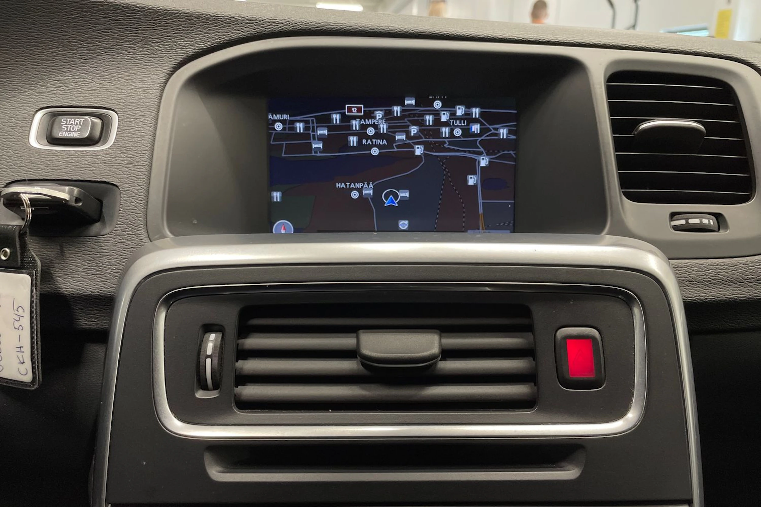 valkoinen Volvo V60 2014 kuva 15.