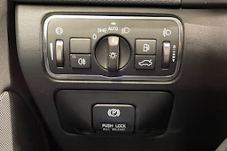 valkoinen Volvo V60 2014 kuva 17.