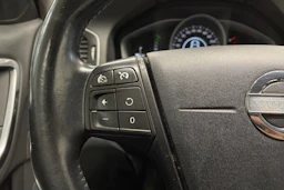 valkoinen Volvo V60 2014 kuva 18.