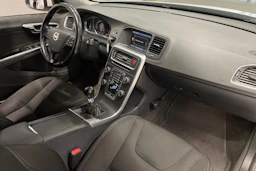 valkoinen Volvo V60 2014 kuva 22.