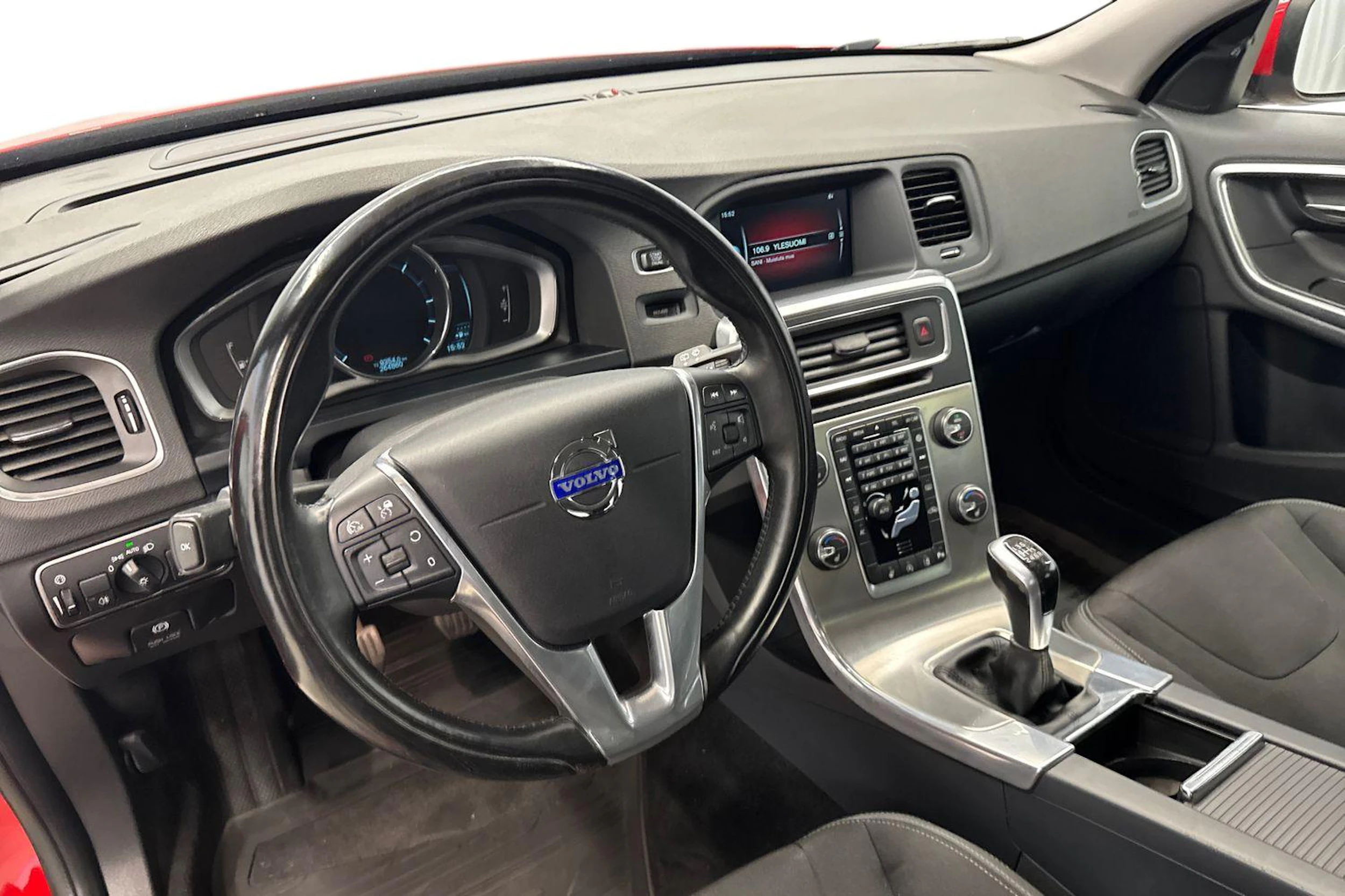 punainen Volvo V60 2014 kuva 6.