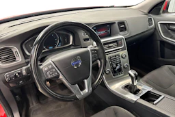 punainen Volvo V60 2014 kuva 6.