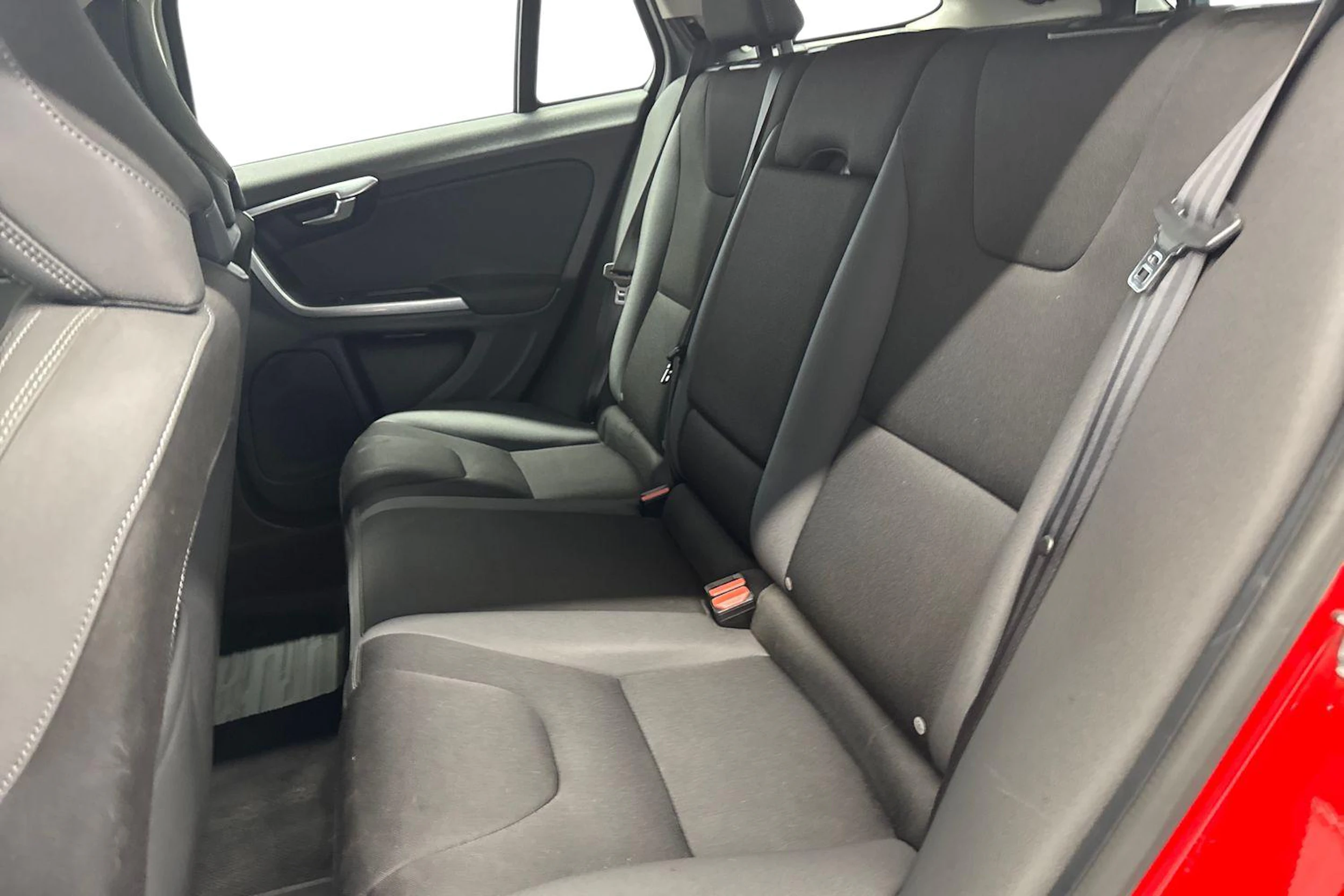 punainen Volvo V60 2014 kuva 8.