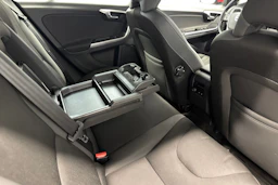 punainen Volvo V60 2014 kuva 15.