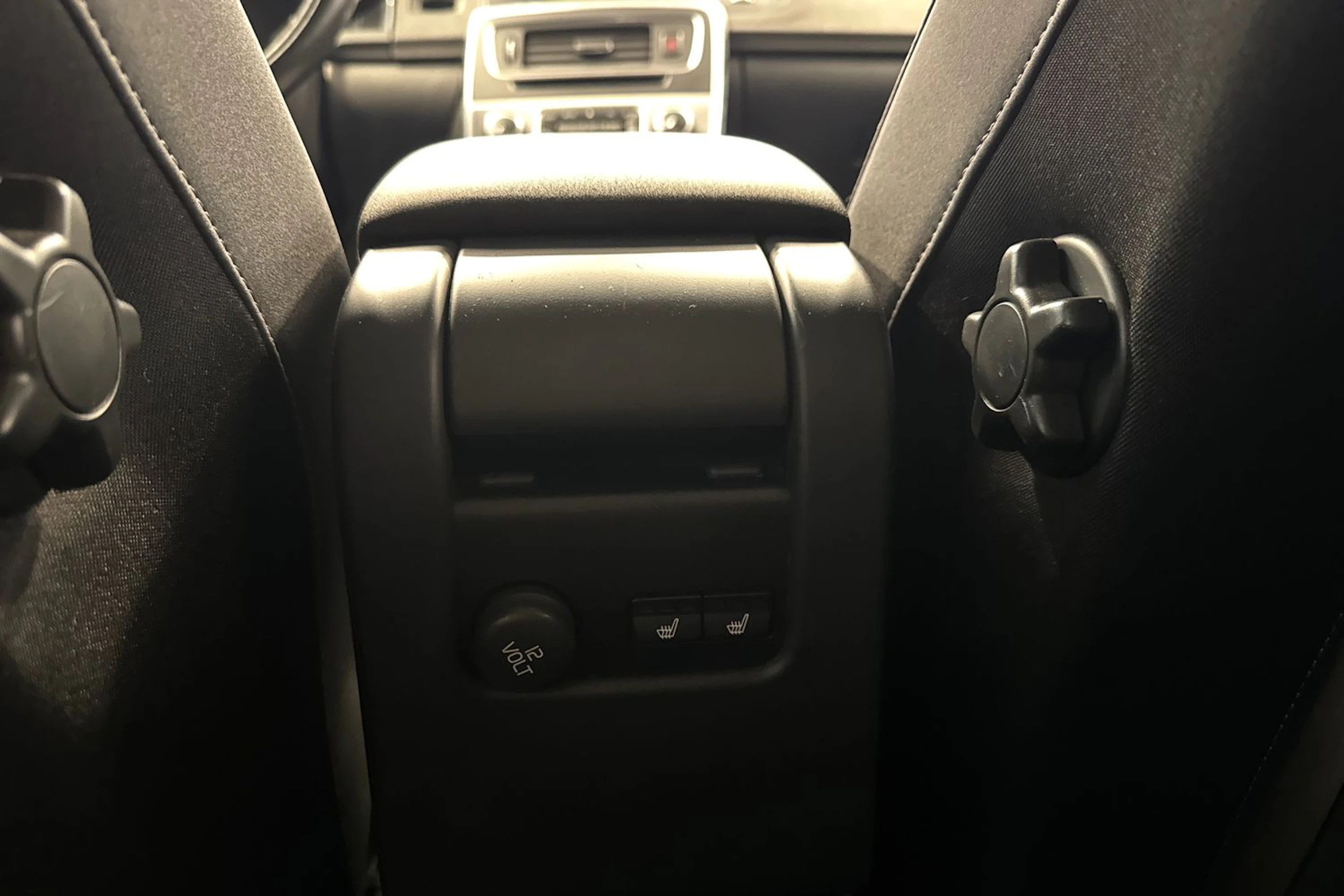 punainen Volvo V60 2014 kuva 16.