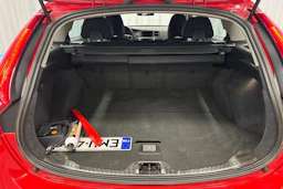 punainen Volvo V60 2014 kuva 18.