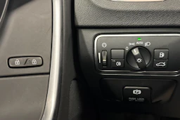 punainen Volvo V60 2014 kuva 21.