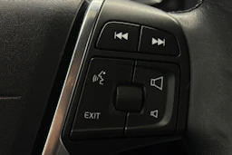 punainen Volvo V60 2014 kuva 23.
