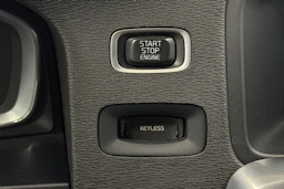 punainen Volvo V60 2014 kuva 24.