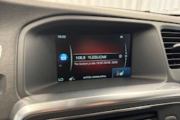 punainen Volvo V60 2014 kuva 25.