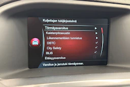 punainen Volvo V60 2014 kuva 29.