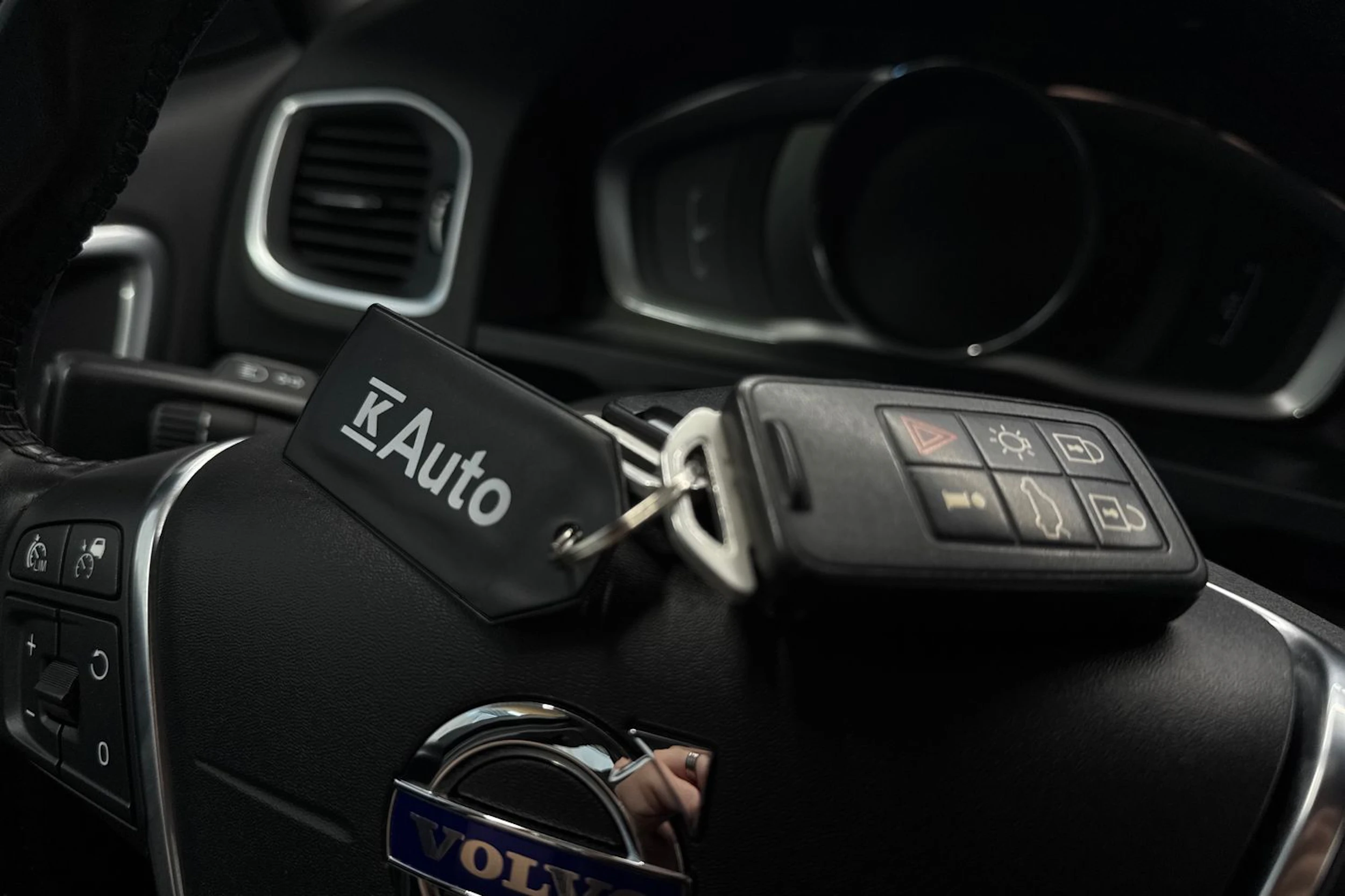 punainen Volvo V60 2014 kuva 31.