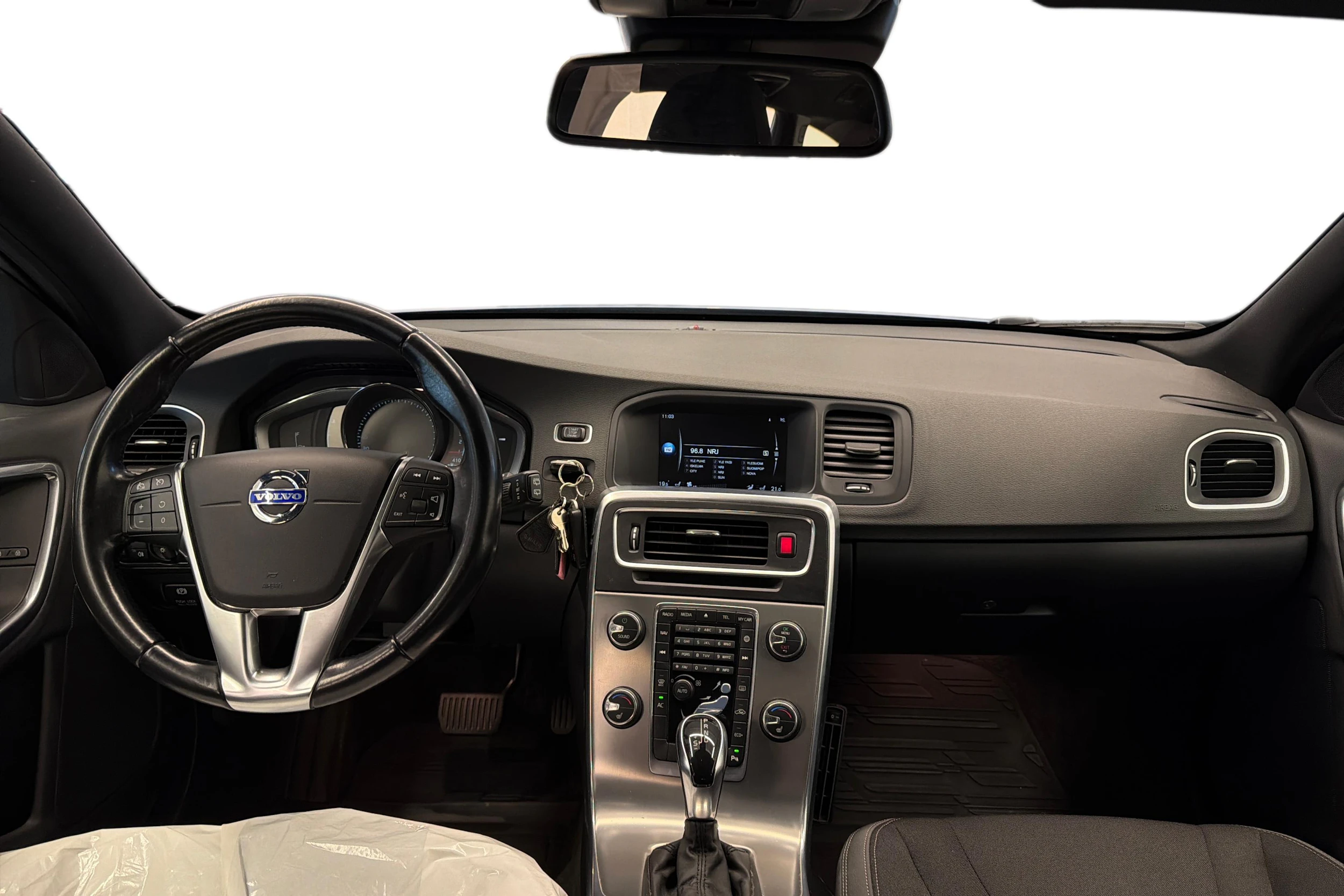 sininen Volvo V60 2014 kuva 7.